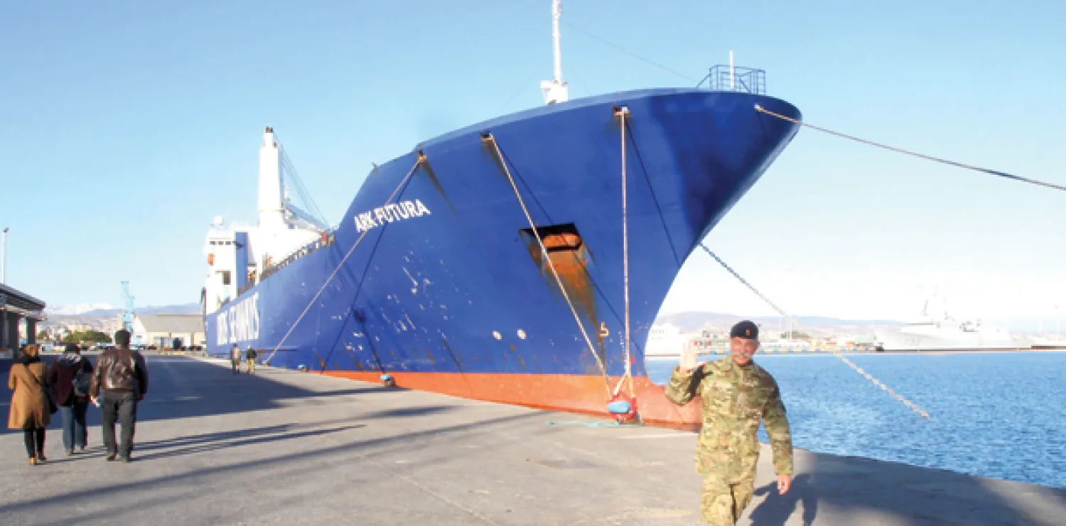 سفينة شحن، لنقل أول وجبة من الكيماوي السوري ضمن مهمة دنماركية - نرويجية، ترسو في ميناء ليماسول بقبرص أمس (رويترز)