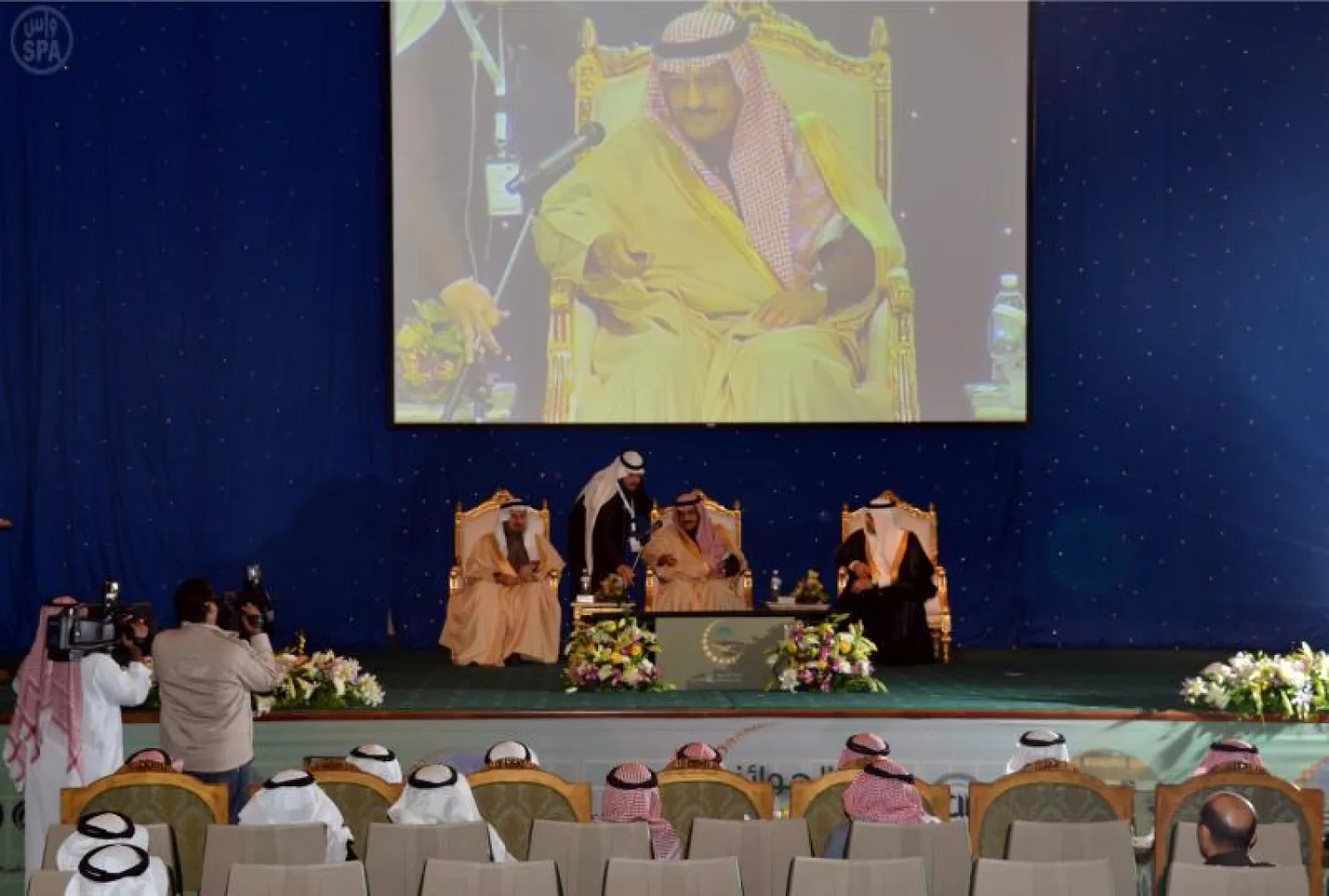 أمير منطقة الرياض: مشروع القطار سينجز في وقته المحدد