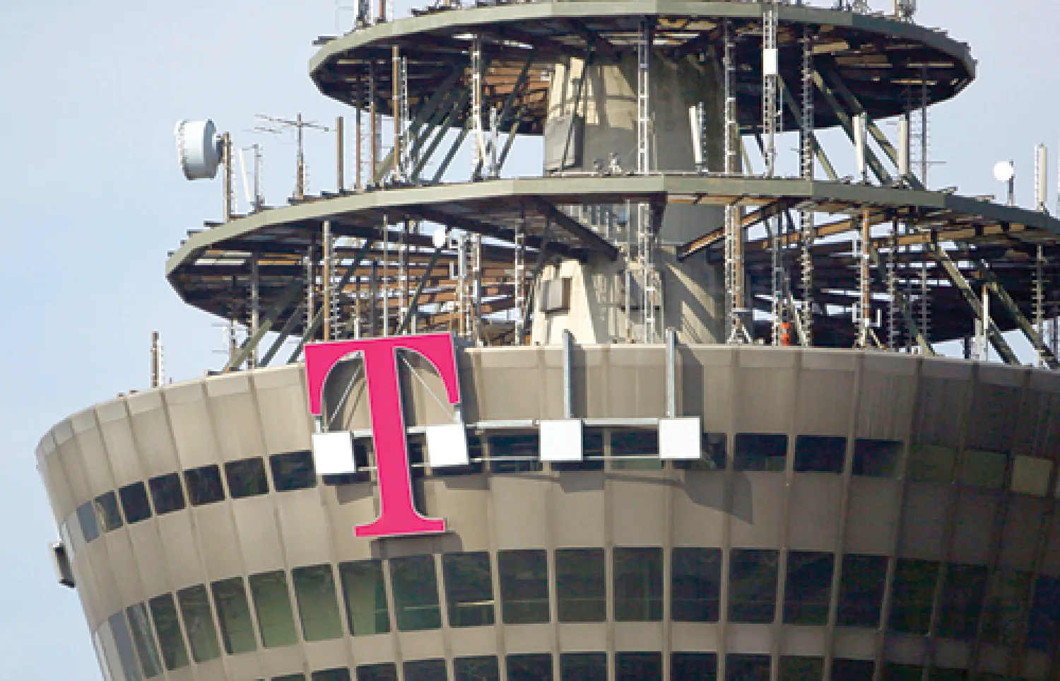 تقرير: «سبرينت» للاتصالات تدرس التقدم بعرض لشراء «تي موبايل»