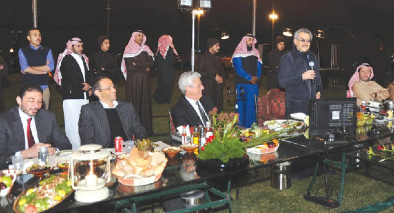 الأمير الوليد بن طلال خلال إعلانه تعيين مديرين جدد («الشرق الأوسط») 