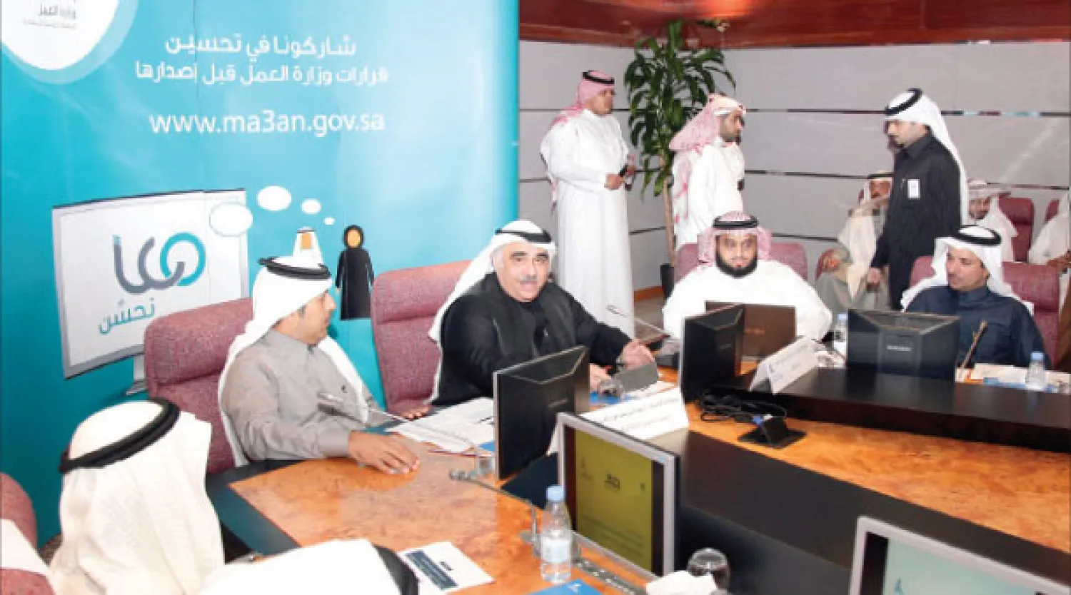 المهندس عادل فقيه يشرح في غرفة المنطقة الشرقية للتجارة والصناعة مبادرات وزارة العمل الجديدة (تصوير: بطرس عياد)