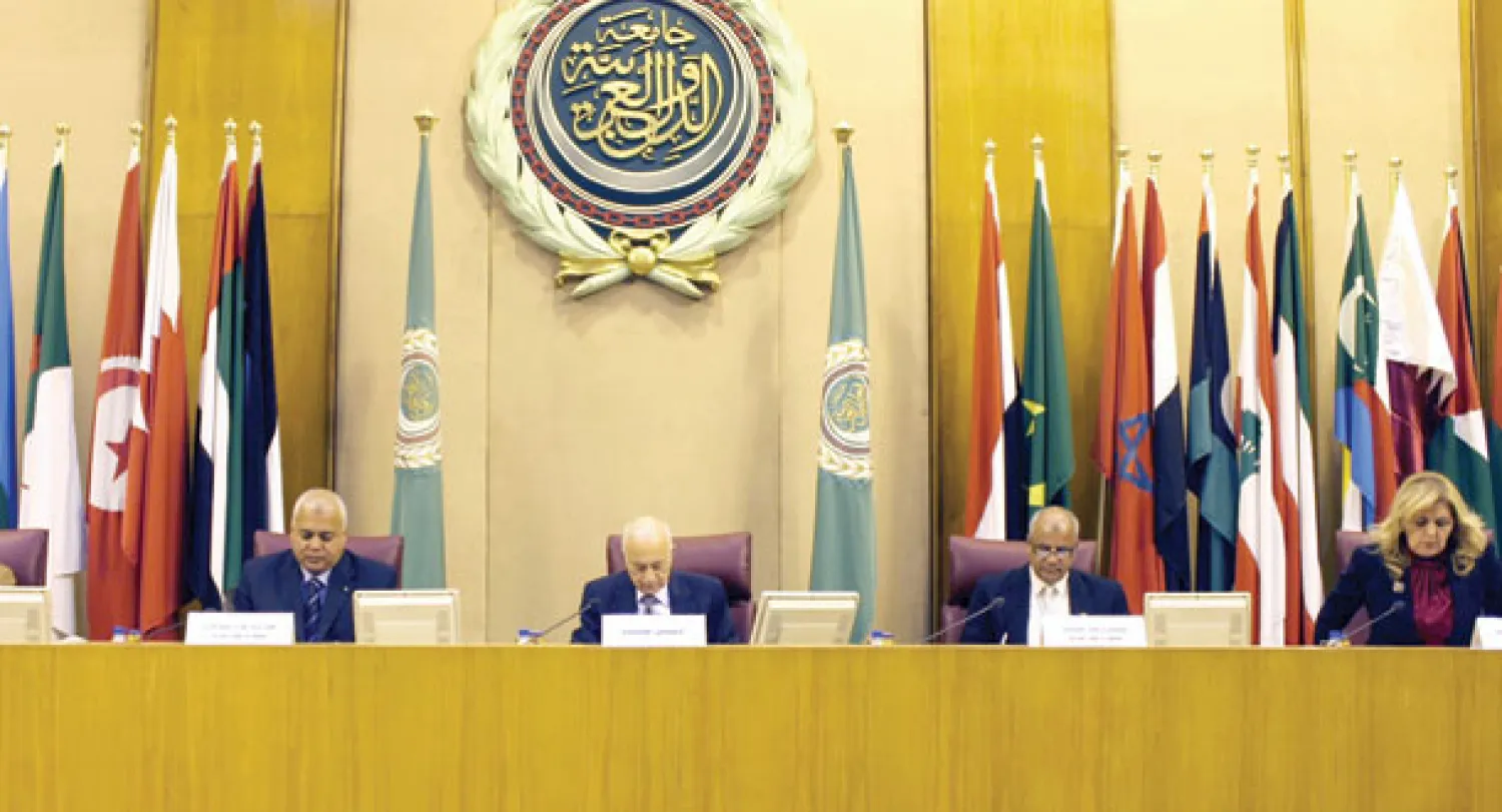 الأمين العام لجامعة الدول العربية نبيل العربي خلال افتتاح أعمال المنتدى البيئي الشبابي العربي الأفريقي بمقر الجامعة أمس («الشرق الأوسط»)