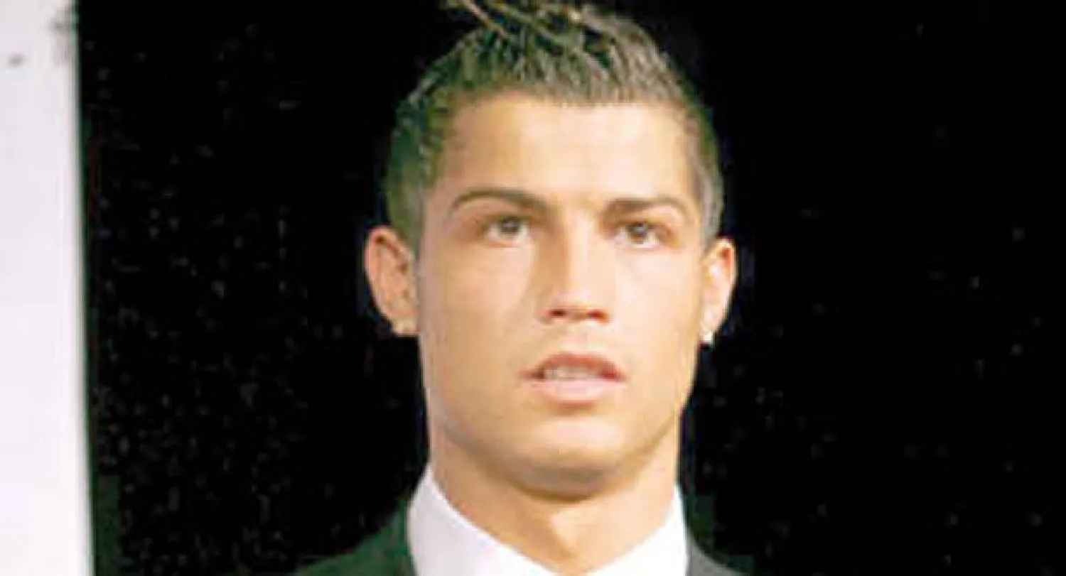 تغريدة صحافي «فرانس فوتبول» تشي بفوز كريستيانو رونالدو بالكرة الذهبية