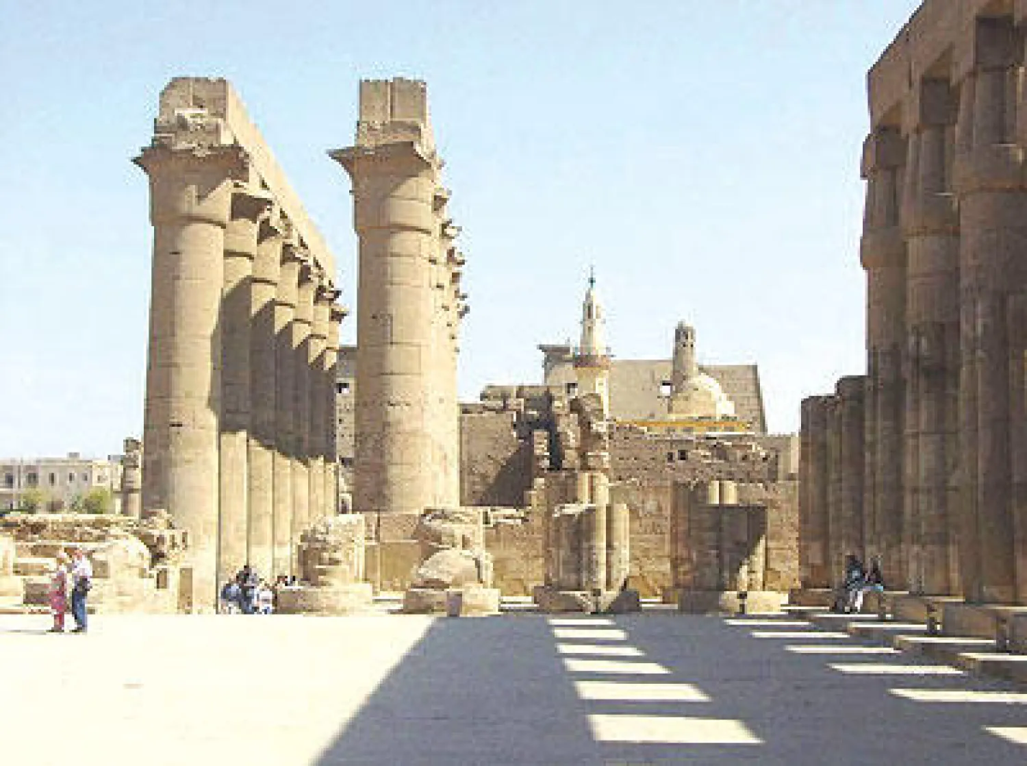  ساحة الأعمدة في معبد الكرنك