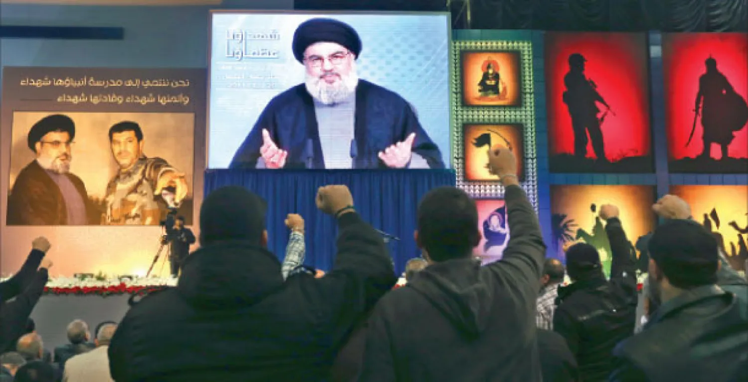 مناصرون لنصر الله خلال متابعتهم لخطابه أمس في ضاحية بيروت الجنوبية (أ.ب)