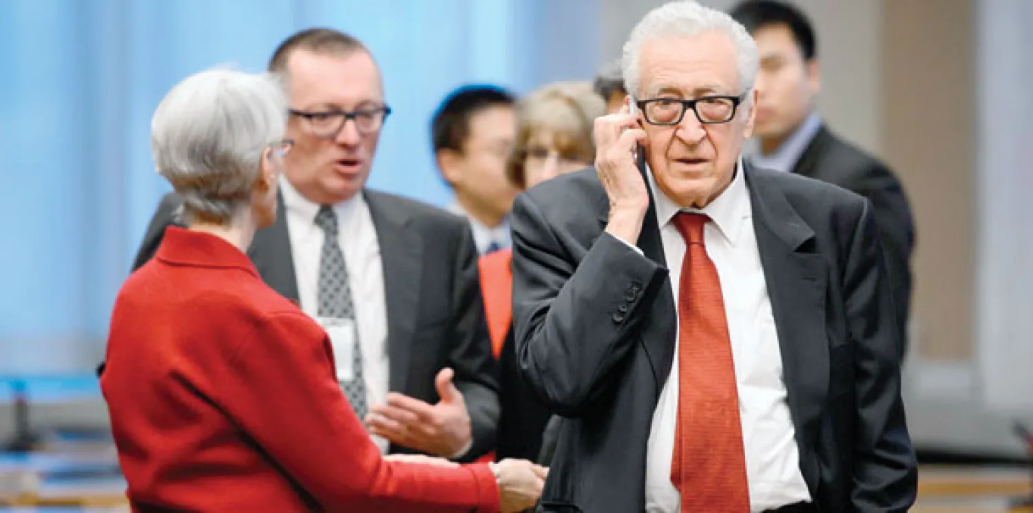 الأخضر الإبراهيمي مبعوث الأمم المتحدة والجامعة العربية الخاص لسوريا قبل بدء الاجتماع التحضيري لمؤتمر «جنيف 2» أمس (رويترز)