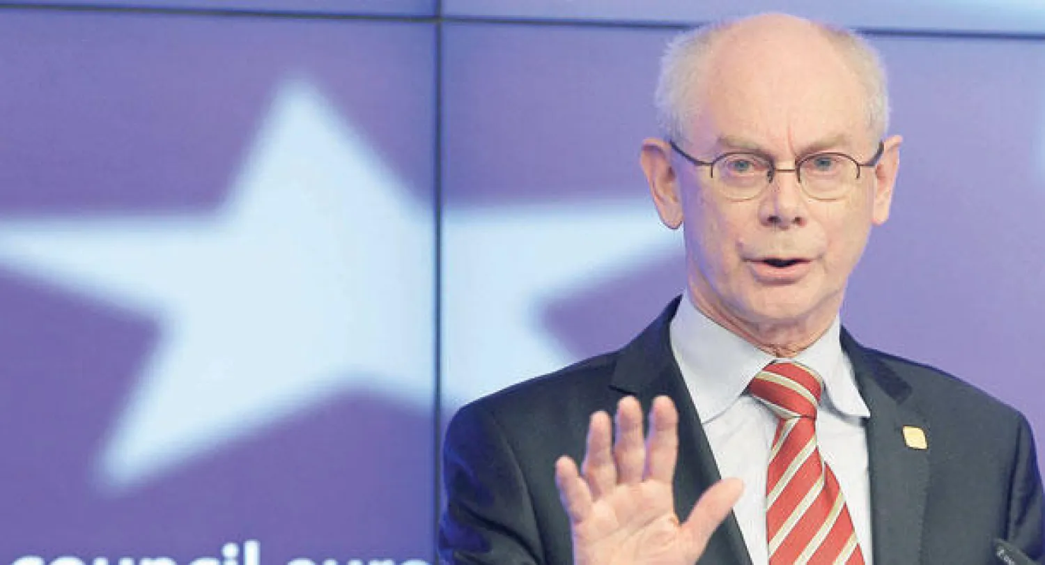 رئيس المجلس الأوروبي هيرمان فان رومبوي خلال مؤتمر صحافي في نهاية المنتدى الأوروبي في بروكسل (أ.ب)