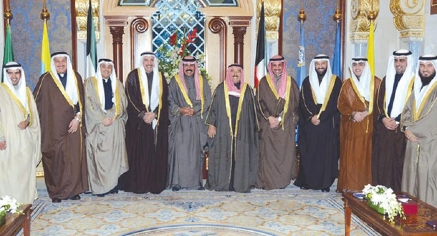 الشيخ صباح الأحمد خلال استقباله أمس رئيس وأعضاء وفد مجلس الأمة بعد ختام زيارتهم الرسمية إلى بروكسل (كونا)