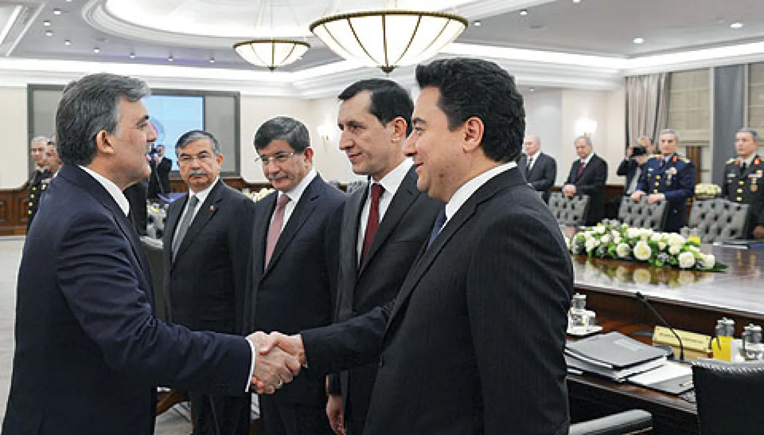 الرئيس التركي عبد الله غل يصافح الوزراء الجدد في حكومة إردوغان أمس (رويترز)