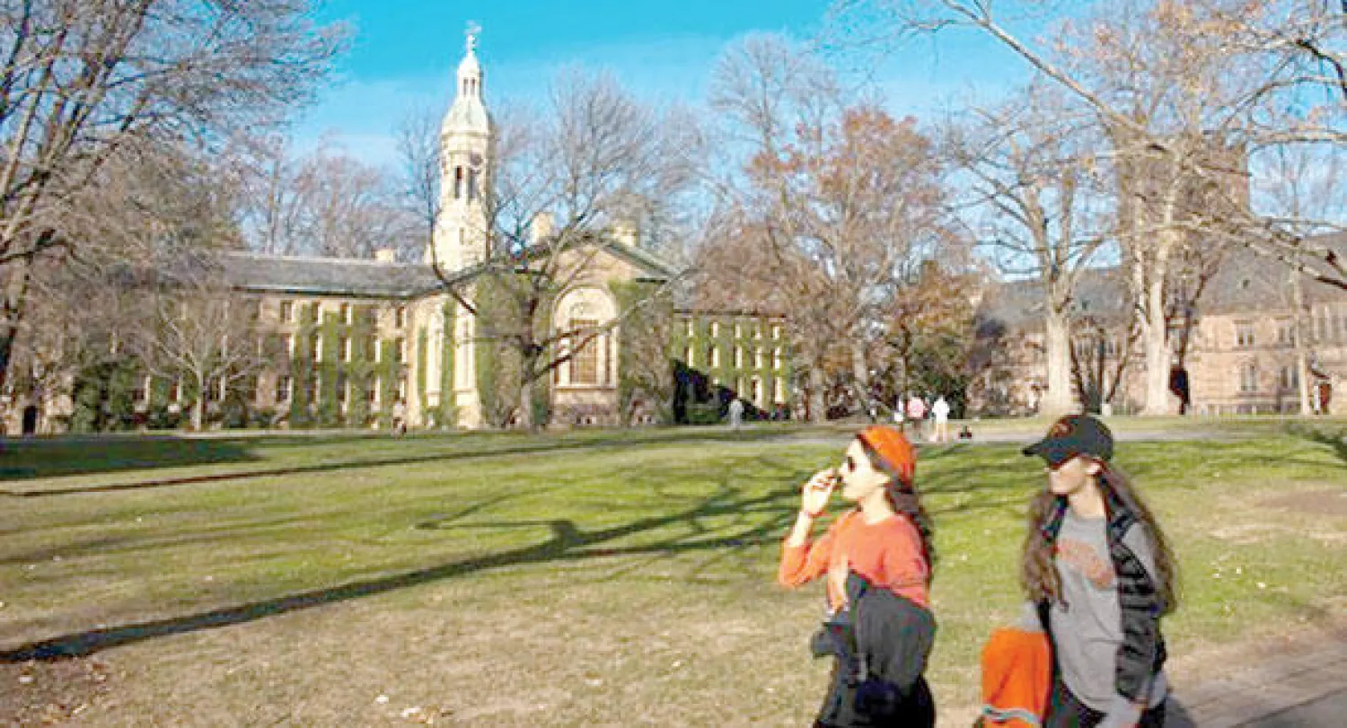 جامعة برينس تاون الأميركية حيث يحتاج الطلاب إلى ديون أقل بحسب تقارير المعاهد المتخصصة  (نيويورك تايمز)