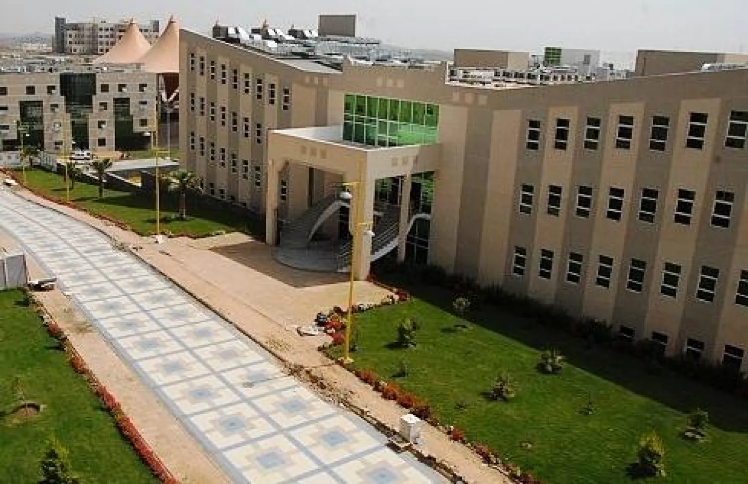 جامعة الملك خالد تبرم اتفاقيات مهمة مع جامعات عالمية