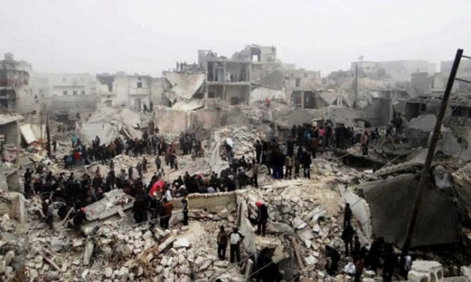 اثار القصف المستمر على حلب