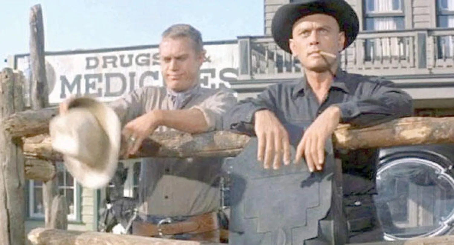 يول براينر وستيف ماكوين في النسخة الأميركية «السبعة الرائعون»