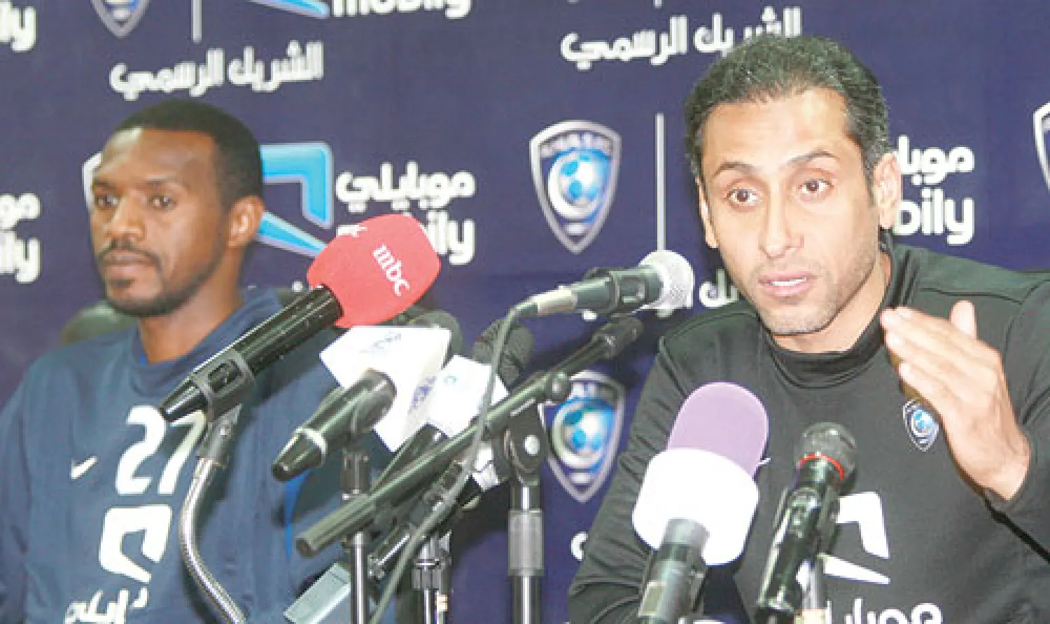 سامي الجابر خلال المؤتمر الصحافي أمس و إلى جانبه كريري (تصوير: مشعل القدير)