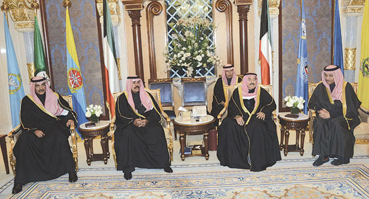 أمير الكويت مستقبلا، بحضور ولي العهد، رئيس الحكومة والنائب الأول لرئيس مجلس الوزراء (كونا)