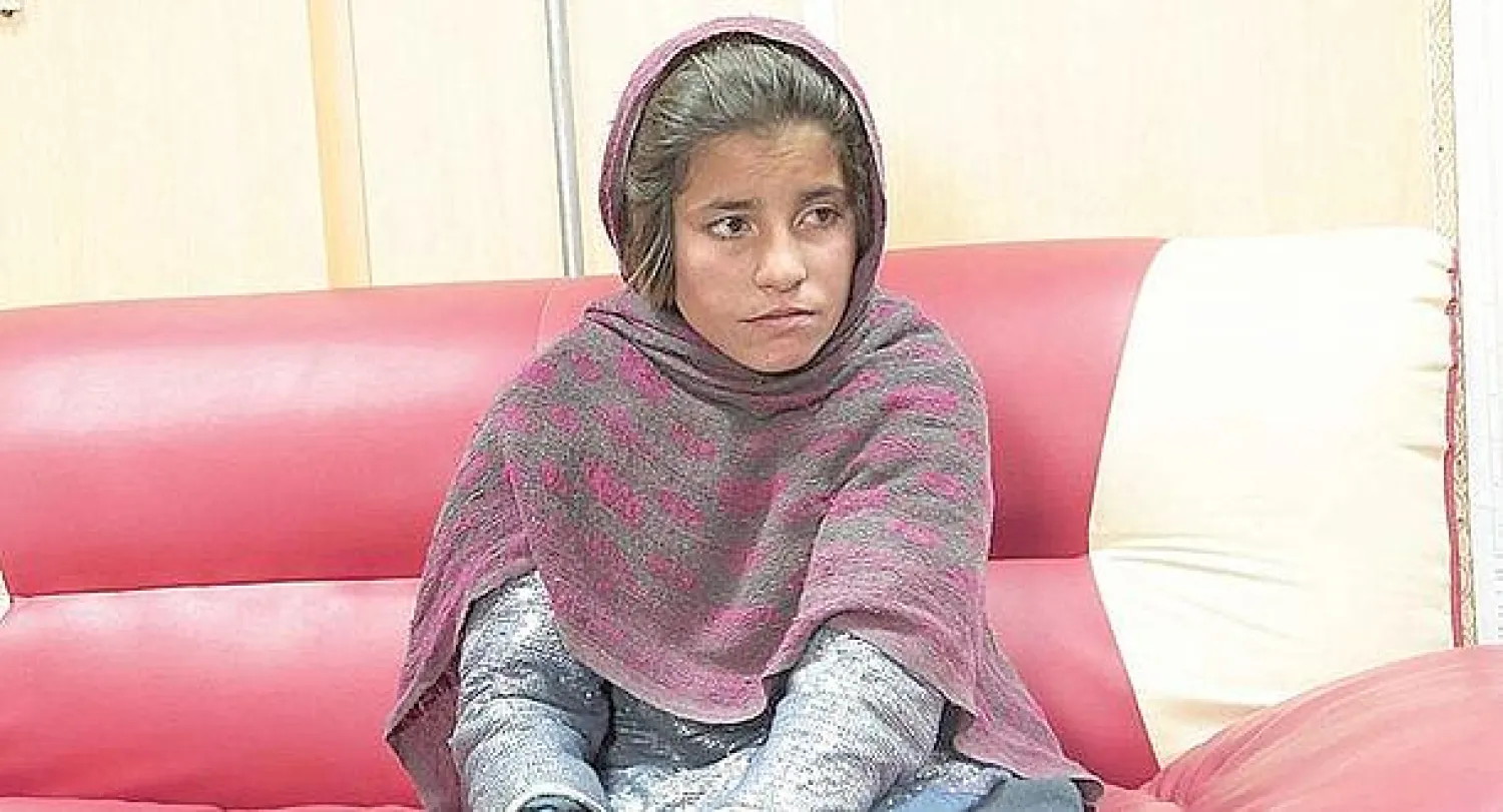 الصبية الأفغانية سفوزماي المتهمة بالعزم على تنفيذ مهمة انتحارية في إقليم هلمند (أ.ف.ب)