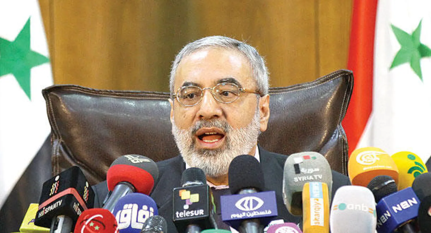 وزير الإعلام السوري عمران الزعبي في مؤتمر صحافي أمس في دمشق قال فيه إن هناك «قرارا شعبيا» بترشيح الأسد لولاية ثالثة (أ.ف.ب)