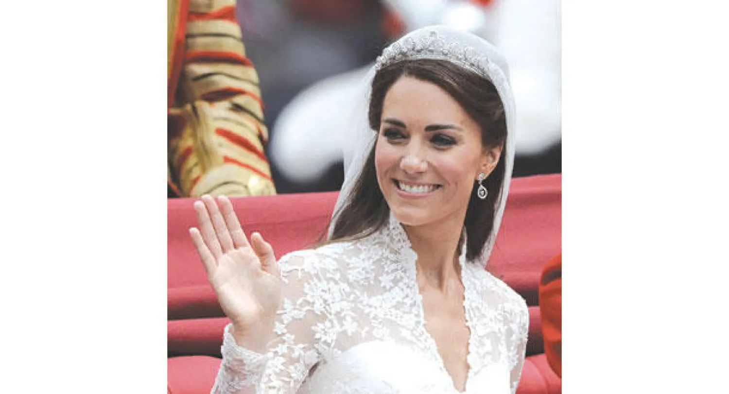 التاج الذي ظهرت به كيت ميدلتون في حفل زواجها في عام 2011 صنعته دار «كارتييه» بالأساس للملكة الأم في عام 1936 ثم انتقل بعدها إلى ابنتها ملكة بريطانيا الحالية إليزابيث الثانية