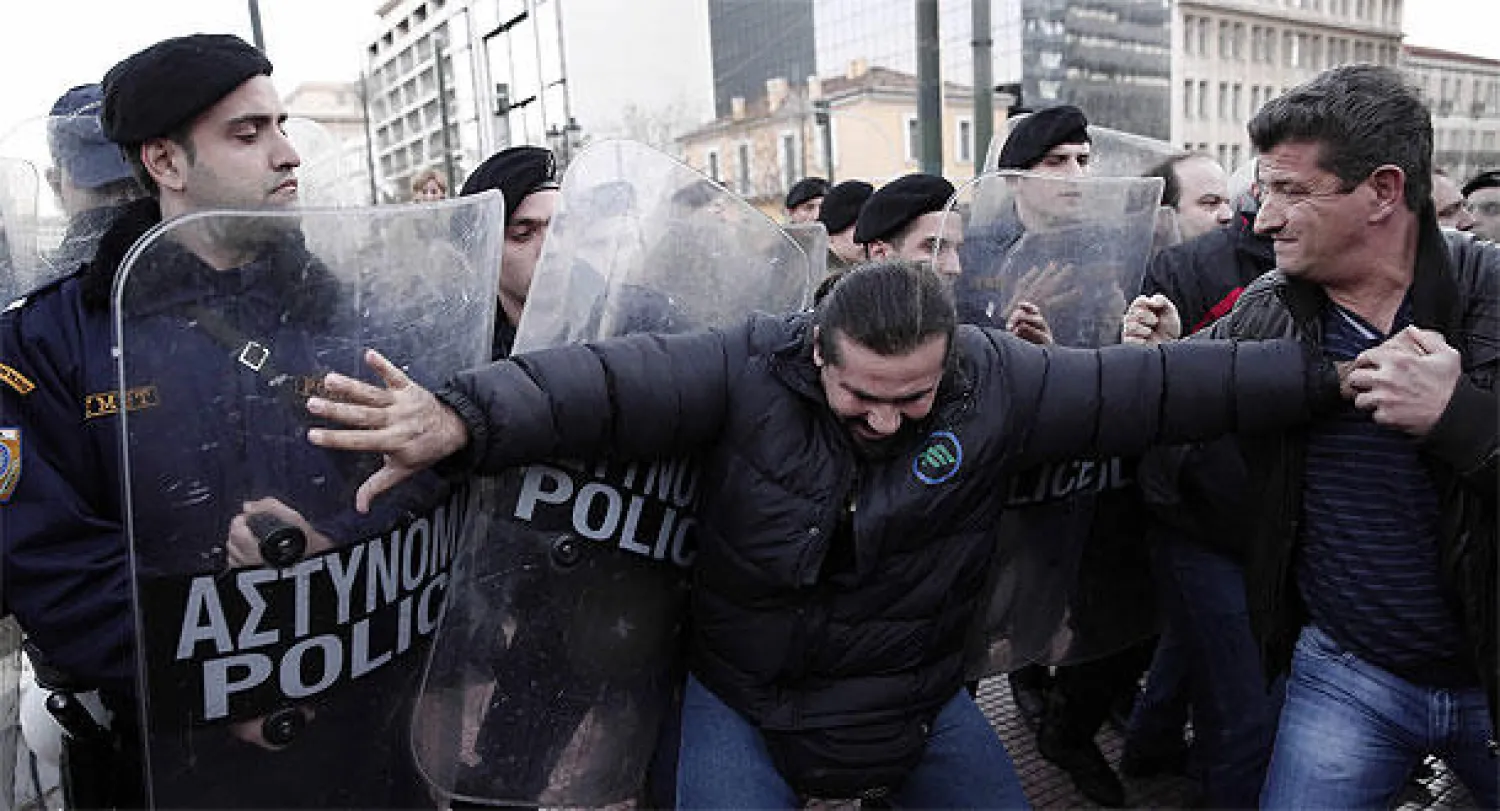 تفريق محتجين في أثينا تزامنا مع حفل تولي الرئاسة الأوروبية