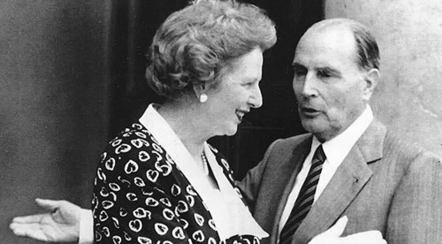 ثاتشر طمأنت ميتران بأن الصين تفضل علاقات تجارية مع أوروبا وليس اليابان لأسباب سياسية وتاريخية