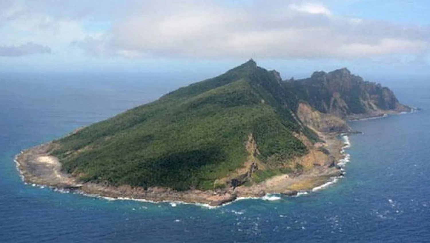 احدى الجزر المتنازع عليها بين البلدين