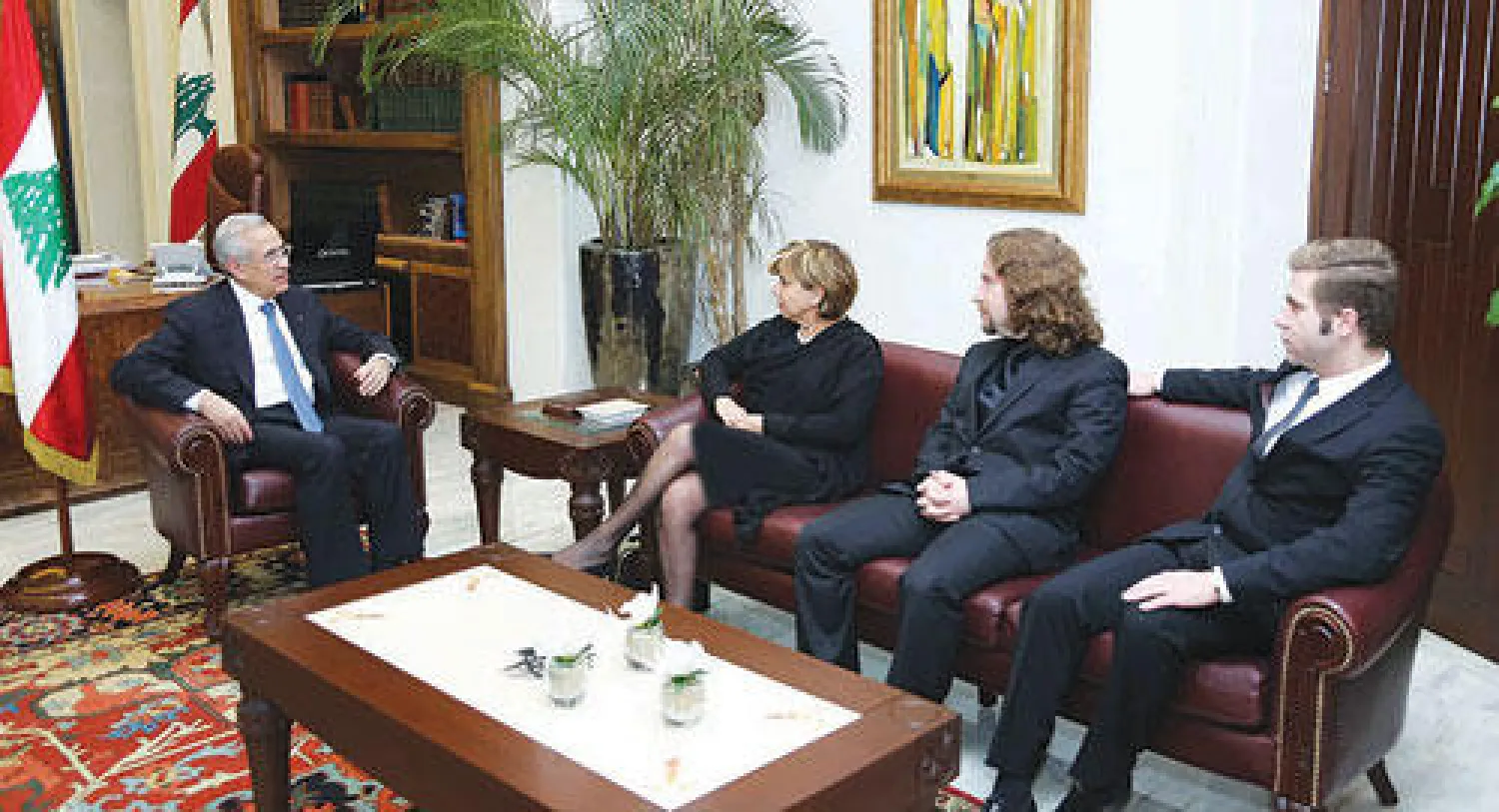 الرئيس اللبناني ميشال سليمان مستقبلا أمس عائلة الوزير السابق محمد شطح الذي اغتيل في بيروت مؤخرا (تصوير: دالاتي ونهرا)