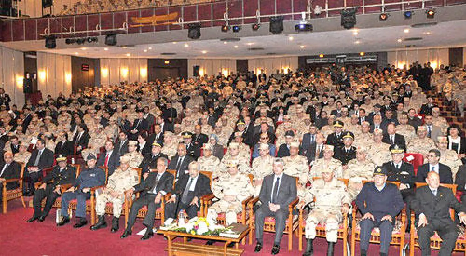 قائد الجيش الفريق أول عبد الفتاح السيسي خلال ندوة تثقيفية نظمتها القوات المسلحة أمس («الشرق الأوسط»)