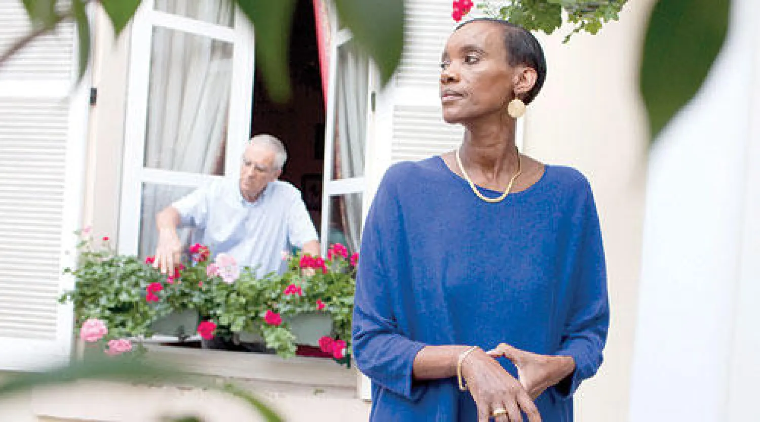 آلان غوتيه وزوجته دافروزا في منزلهما بمدينة ريمس الفرنسية (نيويورك تايمز)