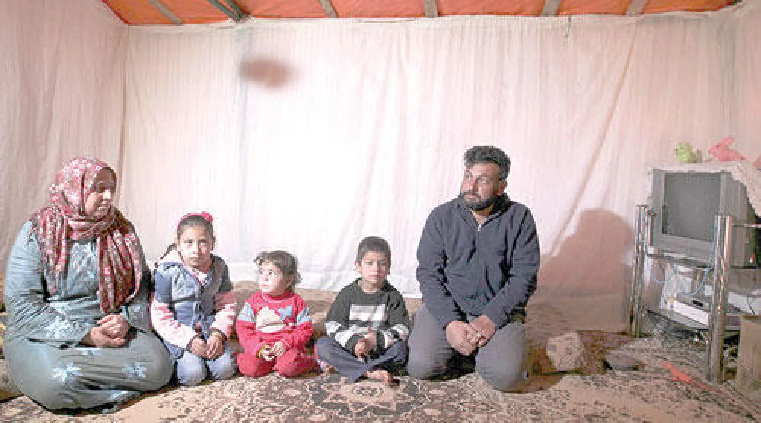 يشكل اللاجئون السوريون في الأردن ضغطا على الاقتصاد والخدمات (رويترز)