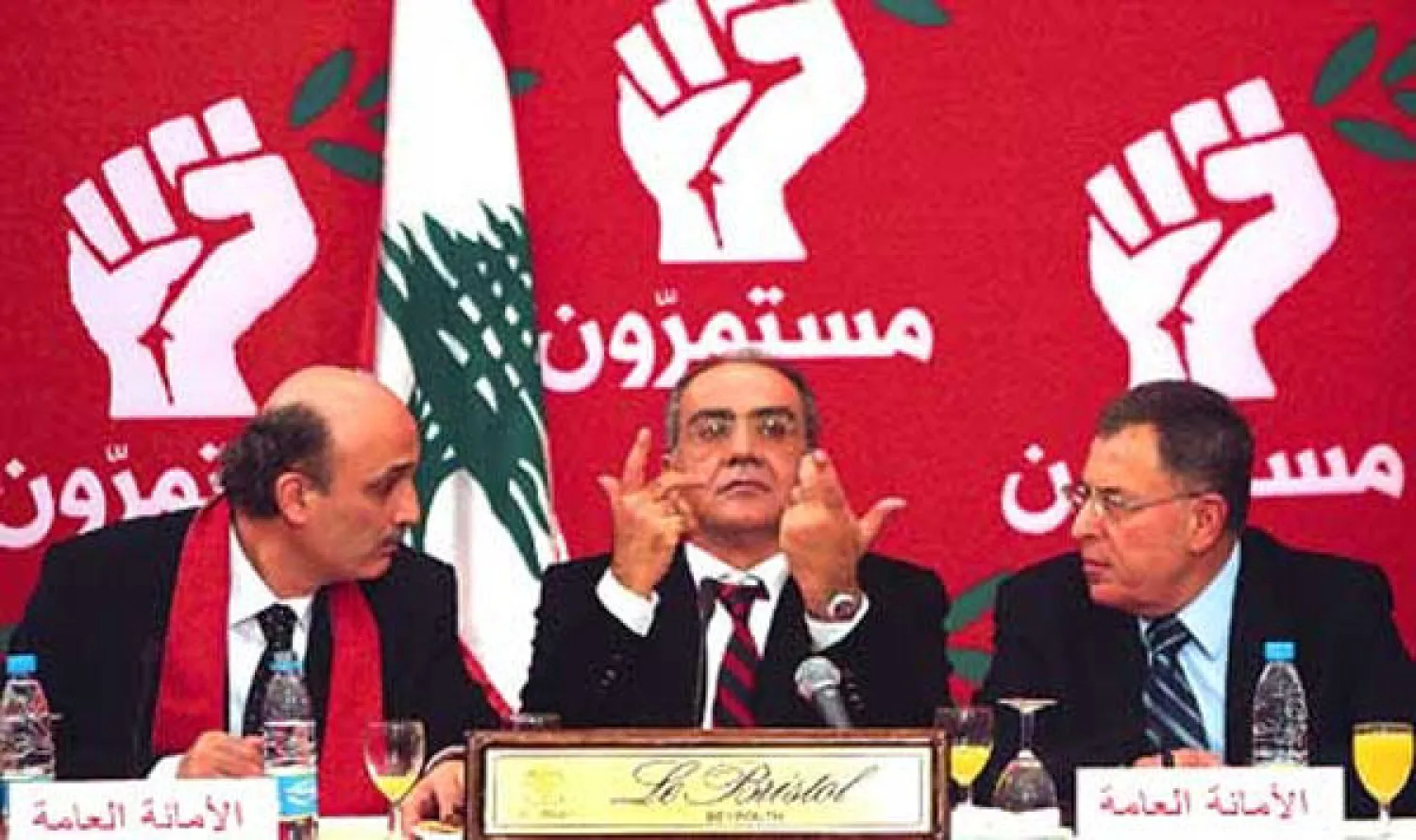 خلافات تعطل قرار «14 آذار» من حكومة لبنانية جامعة.. وعون في شبه غياب