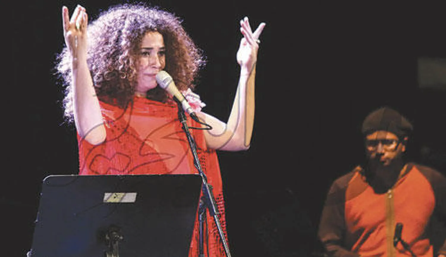 غالية بن علي تقدم أغنيات أم كلثوم بالإنجليزية للجمهور في لندن