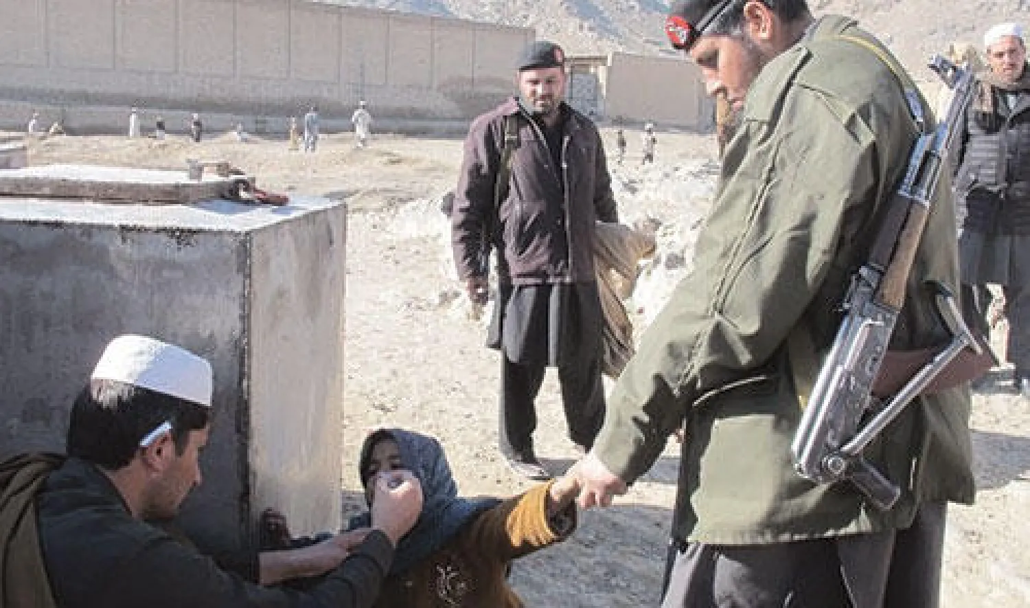 تطعيم أطفال باكستان ضد شلل الأطفال (واشنطن بوست)