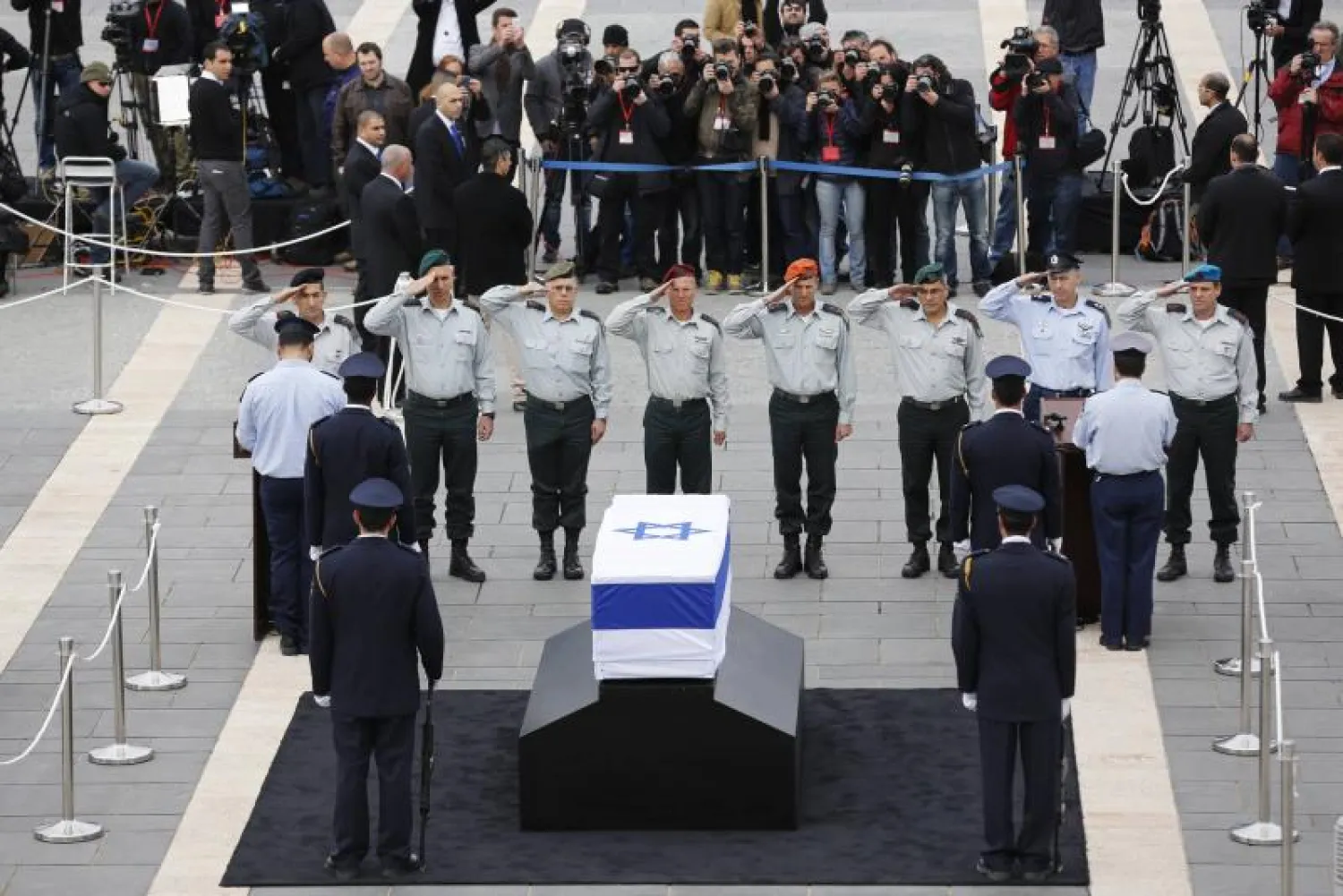 جنازة عسكرية لشارون تبدأ في القدس وتنتهي بالقرب من قطاع غزة