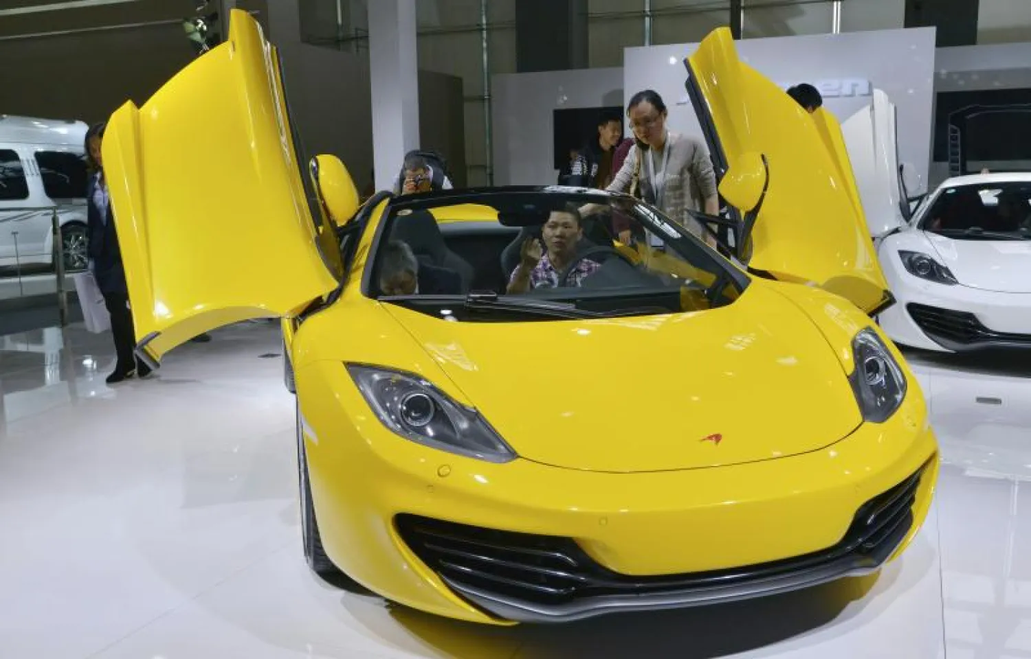 رواد صناعة السيارات والدراجات النارية البريطانية يشاركون في مؤتمر الهندسة المتقدمة والابتكار في البحرين