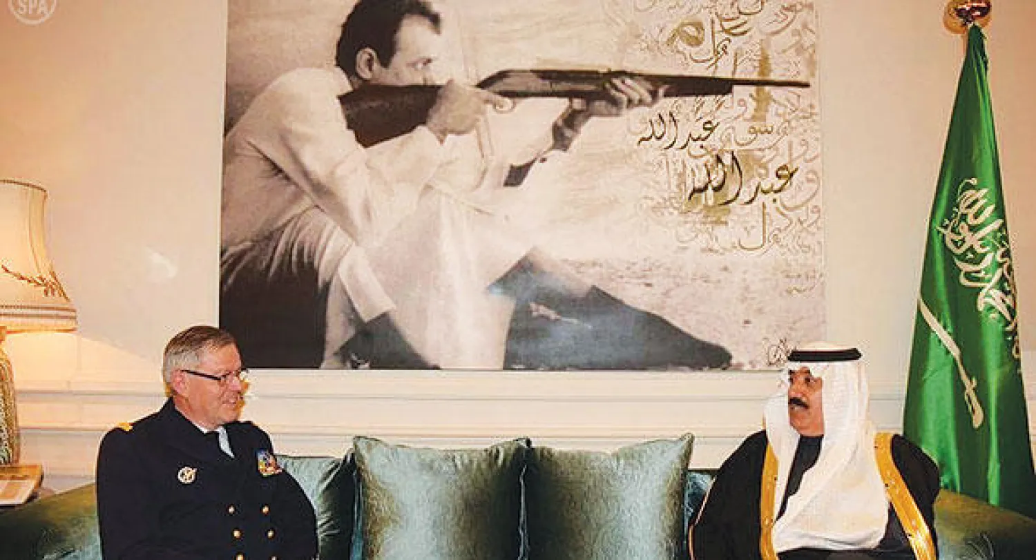 الأمير متعب بن عبد الله لدى استقباله رئيس هيئة  أركان القوات المسلحة الفرنسية في الرياض أمس (واس)