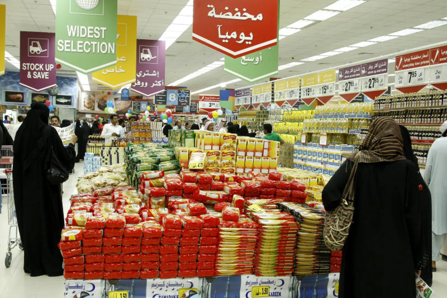 أسواق الهايبر والسوبر ماركت تشكل الخطر الأبرز لأسواق تجزئة التموينات («الشرق الأوسط»)