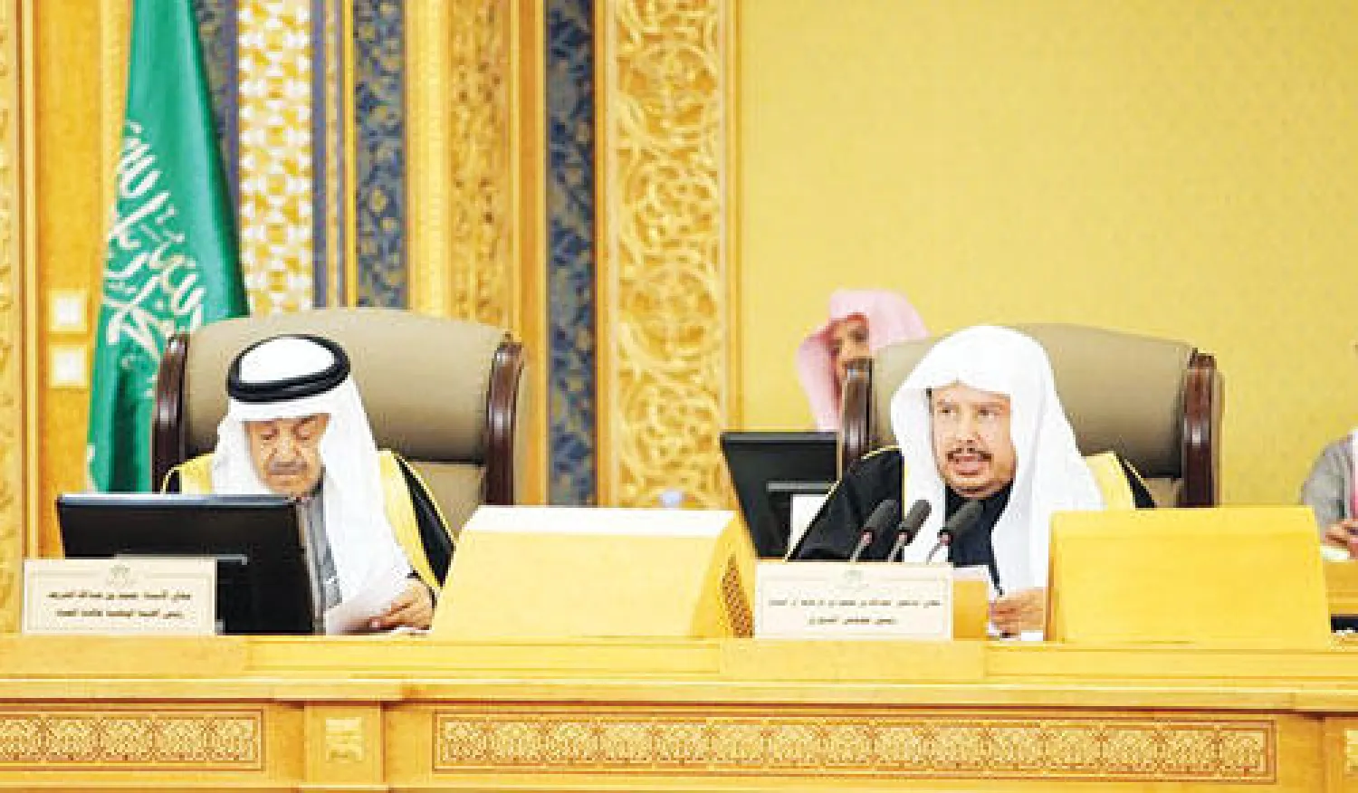 رئيس الشورى ورئيس الهيئة الوطنية لمكافحة الفساد خلال جلسة أمس