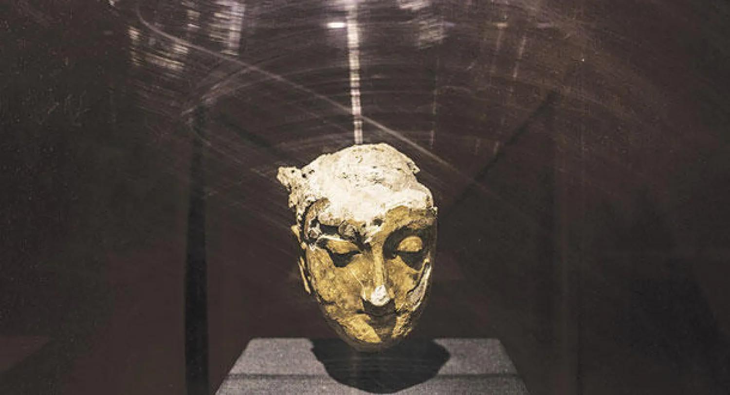 تمثال ذهبي لرأس بوذا يعود تاريخه إلى 1500 عام محفوظ في المتحف الوطني الأفغاني