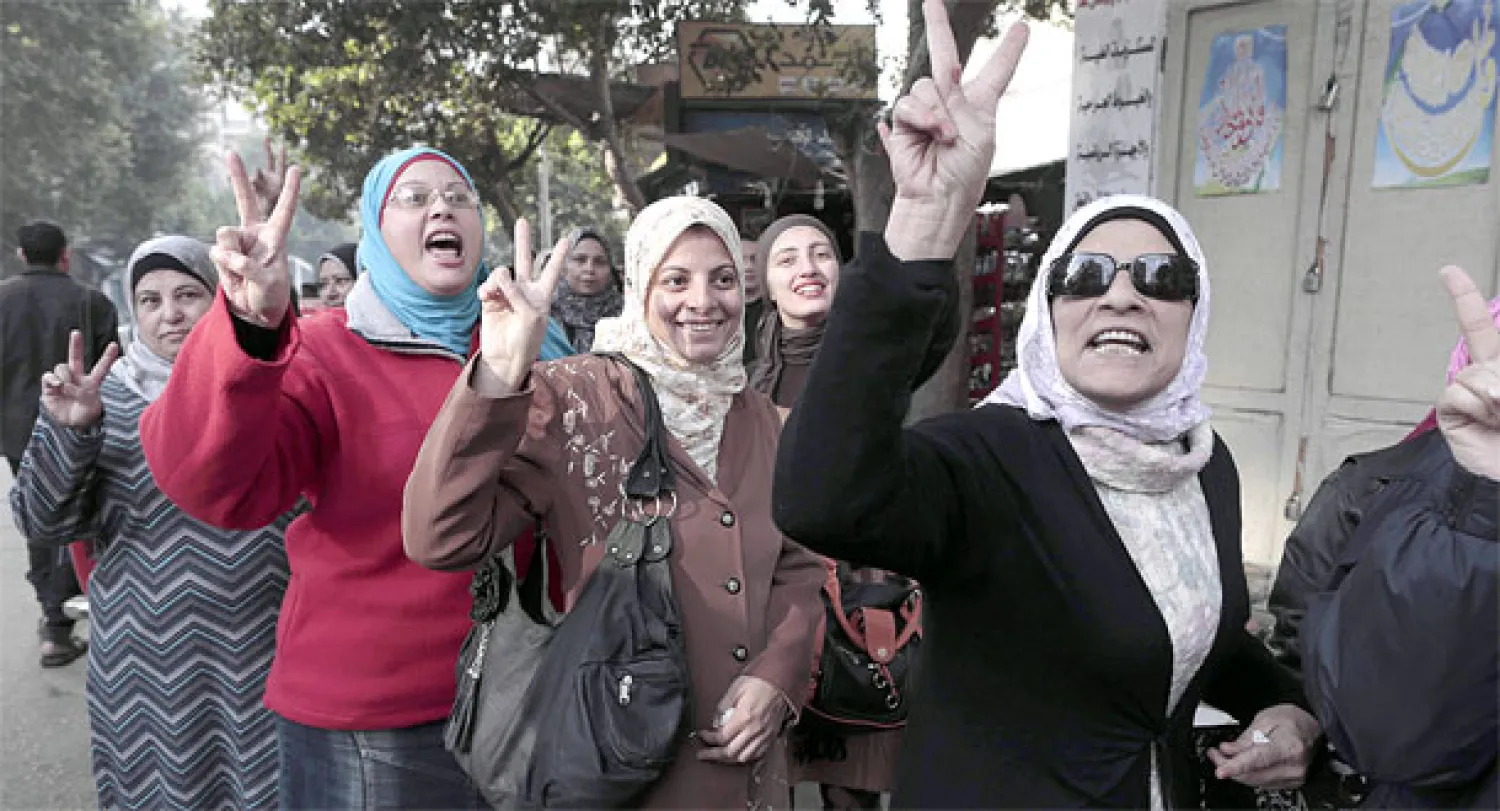 مصر: بدء الاستفتاء على الدستور.. والجامعة العربية تشيد بتأمين العملية وكثافة الإقبال