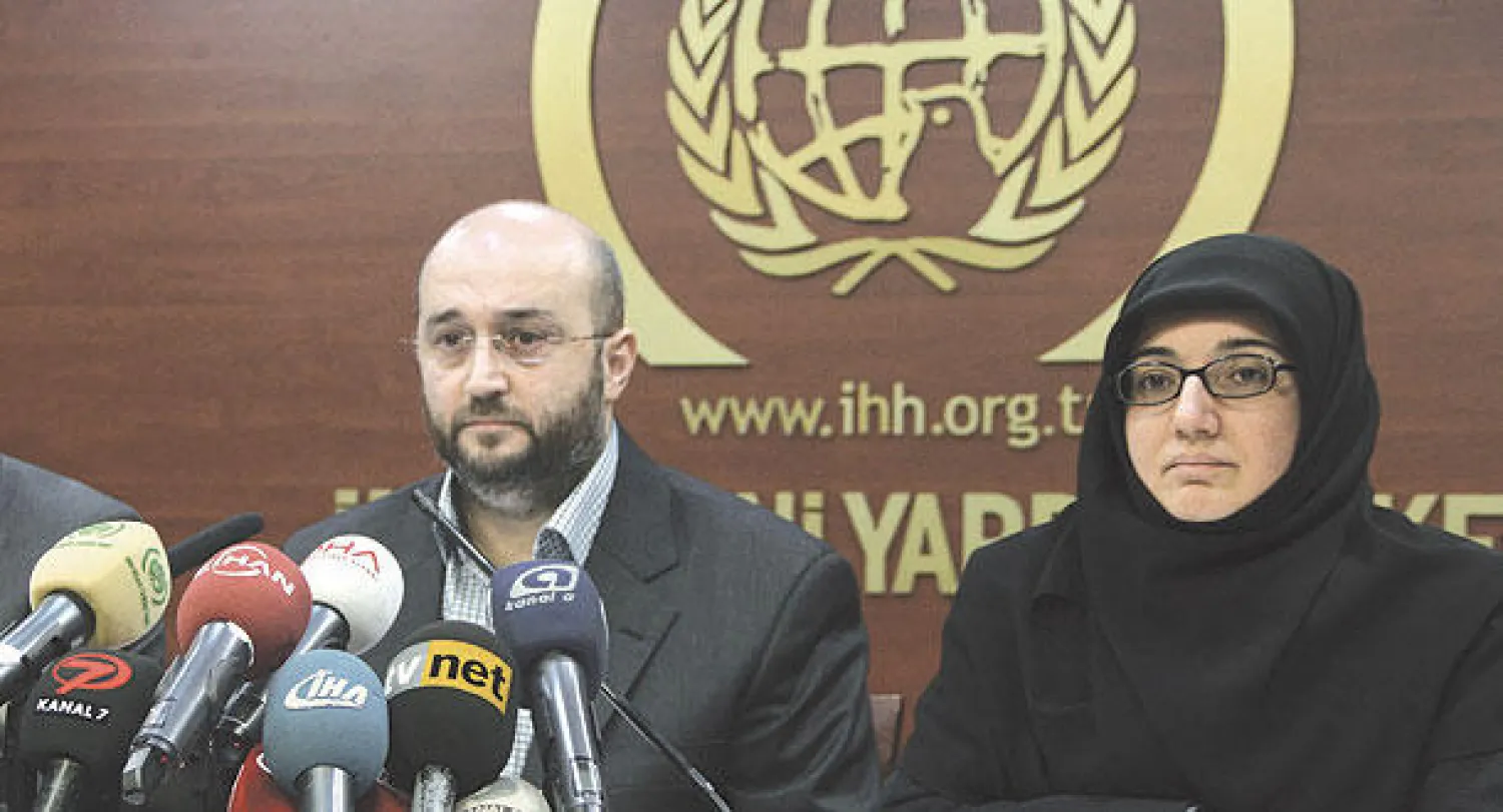 الأمين العام لهيئة الإغاثة الإسلامية ياسر كوتلواي  في مؤتمر صحافي في إسطنبول أمس (أ.ب)