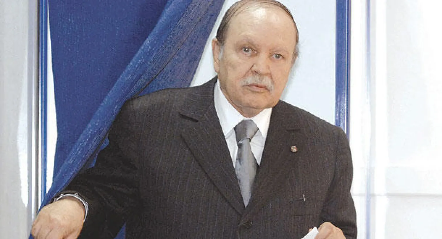 نقل بوتفليقة للعلاج مجددا في فرنسا بالتزامن مع تحديد موعد الاقتراع الرئاسي