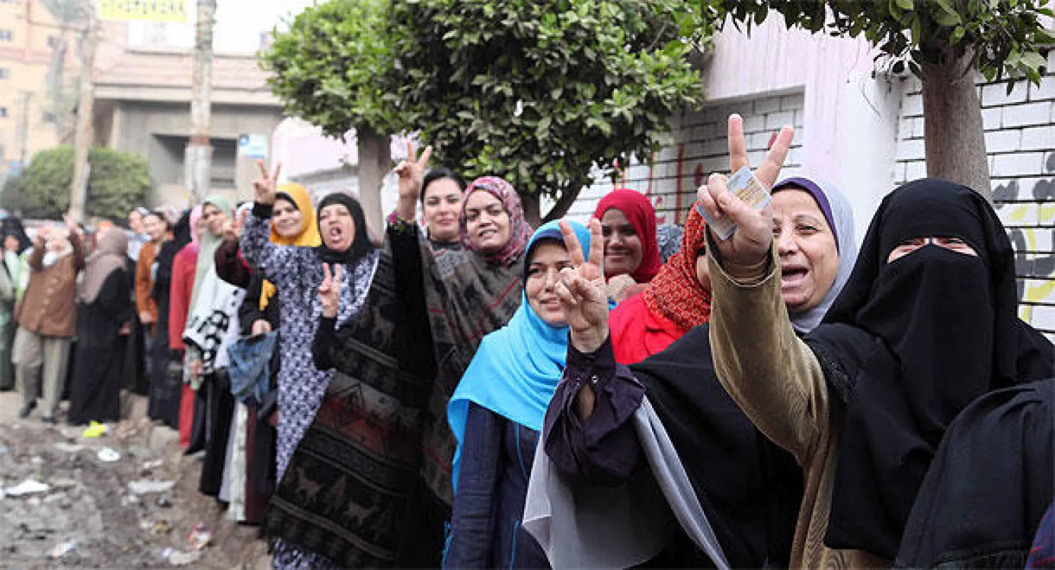 نساء مصر يقبلن على مراكز الاستفتاء بكثافة