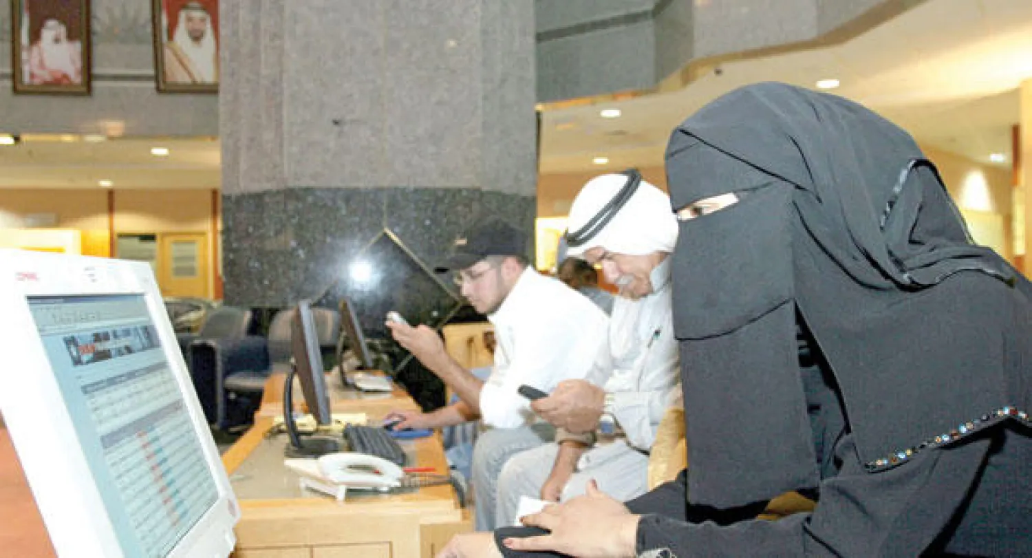 جانب من التعاملات في بورصة الإمارات («الشرق الأوسط»)