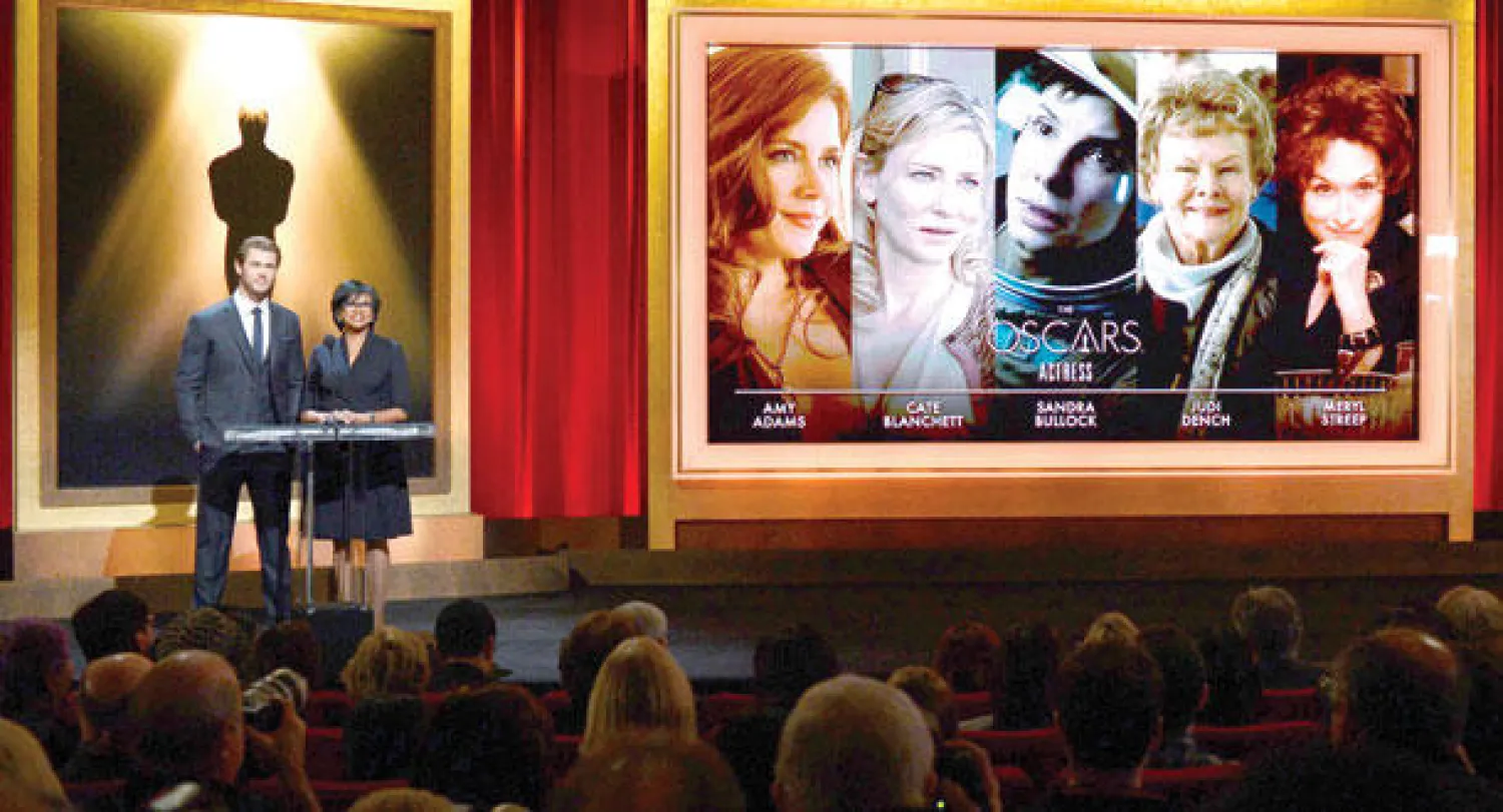 الممثل كريس هيمر وورث وشريل بون يعلنان ترشيحات جوائز الأوسكار(إ.ب.أ)