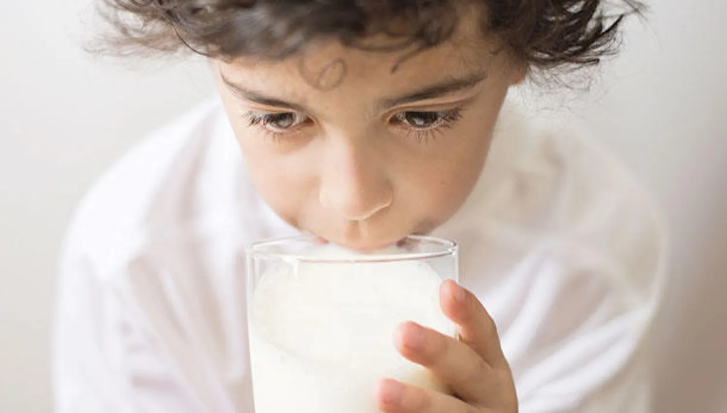 هشاشة العظام لدى الأطفال.. أسبابها وعلاجها