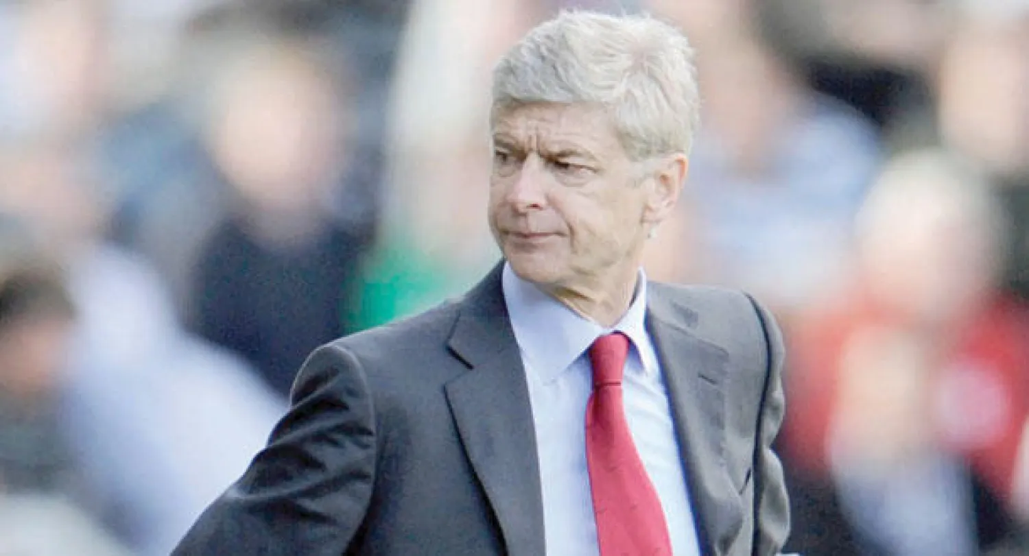 فينغر لمح إلى تجديد عقده مع آرسنال