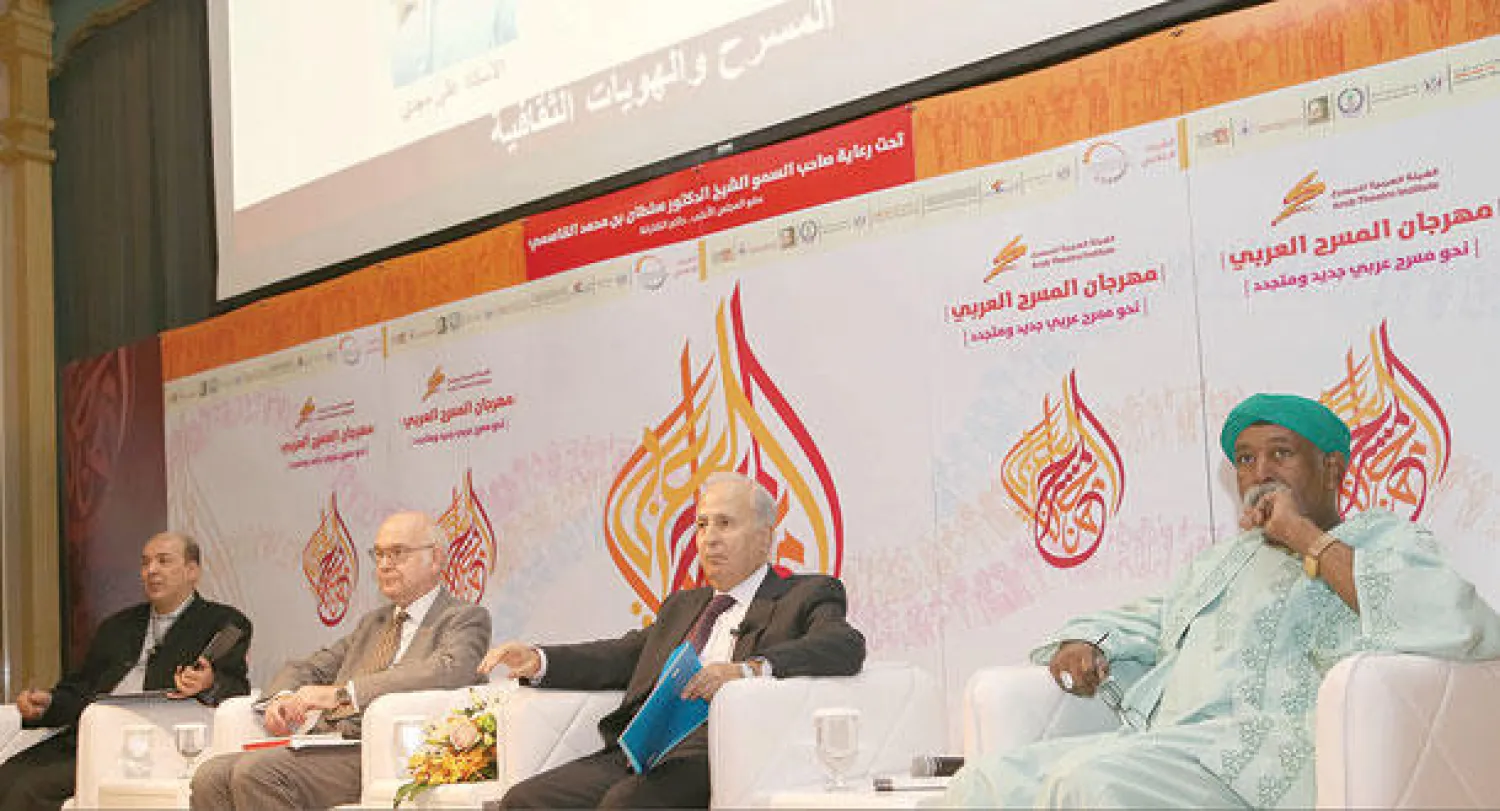 إحدى جلسات المؤتمر الفكري لمهرجان المسرح في الشارقة