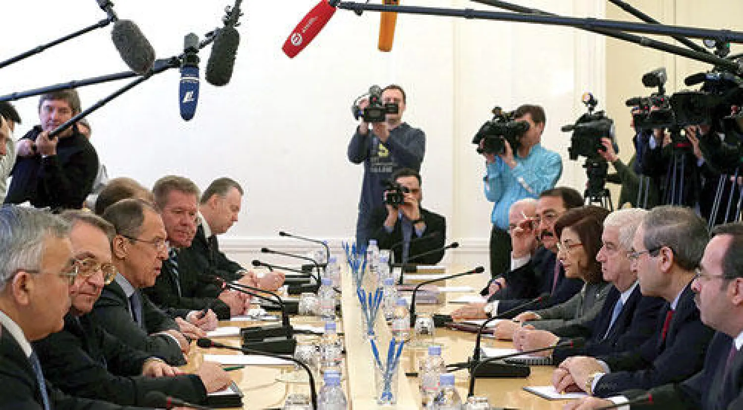 جانب من اللقاء الروسي - السوري في موسكو برئاسة وزيري خارجية البلدين لافروف والمعلم (إ.ب.أ)