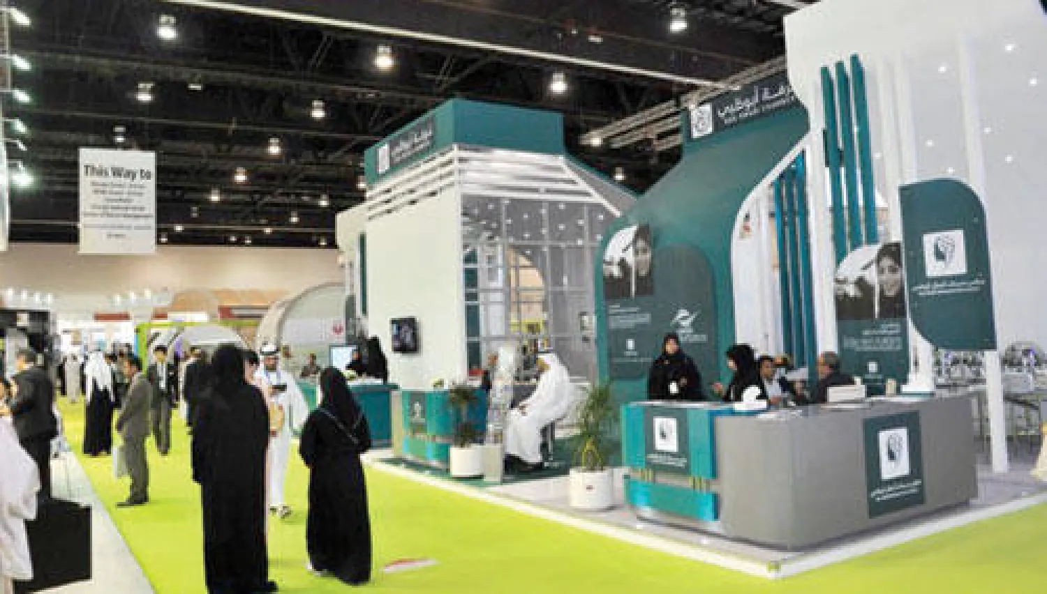 جانب من مشاركة غرفة أبوظبي في معرض الطاقة الهام الماضي