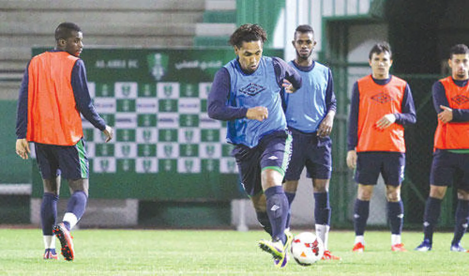 لويس ليال خلال تدريبات الأهلي